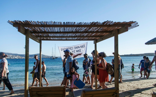 Πάρος: Στο αυτόφωρο τρεις ιδιοκτήτες beach bars μετά την κινητοποίηση του κινήματος των Πολιτών του νησιού