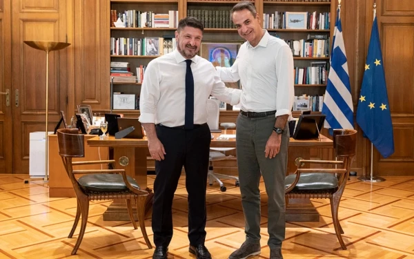 Συνάντηση Μητσοτάκη - Χαρδαλιά στο Μαξίμου