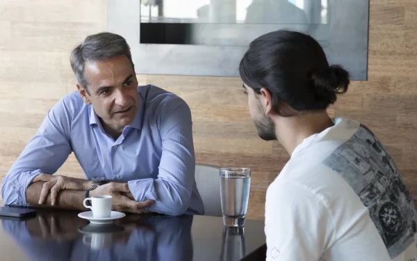 Κυρ. Μητσοτάκης: Συνάντησε τη μητέρα που νίκησε τον καρκίνο και αρίστευσε και τον πρώτο μαθητή της Λέσβου