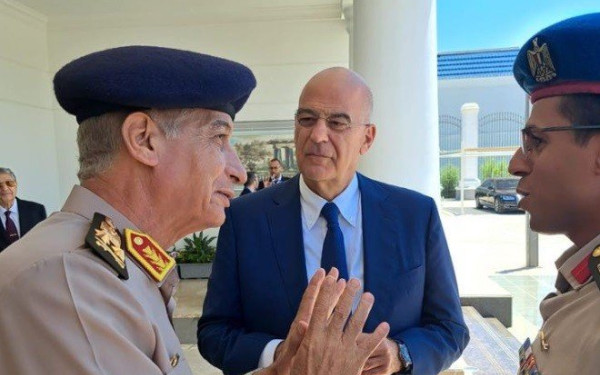 Δένδιας από Αίγυπτο: Κοινή η θέλησή μας για περαιτέρω εμβάθυνση της στρατηγικής αμυντικής σχέσης των δύο χωρών