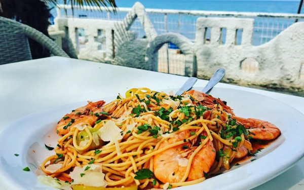 Ψαροταβέρνα «Ο Κάβος»: Ένας κρυμμένος «θησαυρός» στην Πλάκα Λιτοχώρου