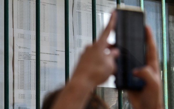 Το ασανσέρ των βάσεων, οι σχολές που έπιασαν ταβάνι και 10.745 κενές θέσεις