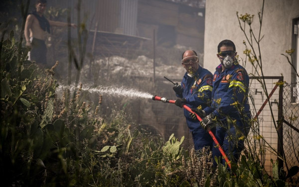 Σε ύφεση οι πυρκαγιές σε Καστοριά και Ηλεία