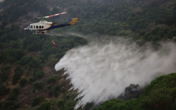 Ακόμα μία αγωνιώδης νύχτα σε Ρόδο και Κέρκυρα απέναντι στις πυρκαγιές - Αύριο θα πνέει ο πιο επικίνδυνος άνεμος