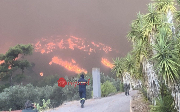 Ρόδος: Καίγεται το μοναστήρι της Παναγιάς της Υψενής - Εγκλωβισμένοι πυροσβέστες και μοναχές