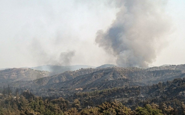 Φουντώνουν τα μέτωπα της πυρκαγιάς στη Ρόδο - Ακόμα μία δύσκολη νύχτα