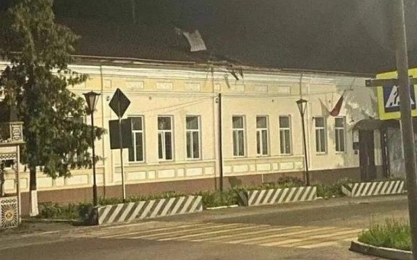 Ρωσία: Επίθεση ουκρανικού drone σε αστυνομικό τμήμα στη συνοριακή ρωσική περιφέρεια του Μπριάνσκ (βίντεο)