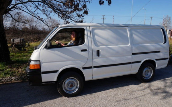 Ξεκίνησαν από τη Θεσσαλονίκη για την Αμερική με ένα βαν και μια μοτοσικλέτα