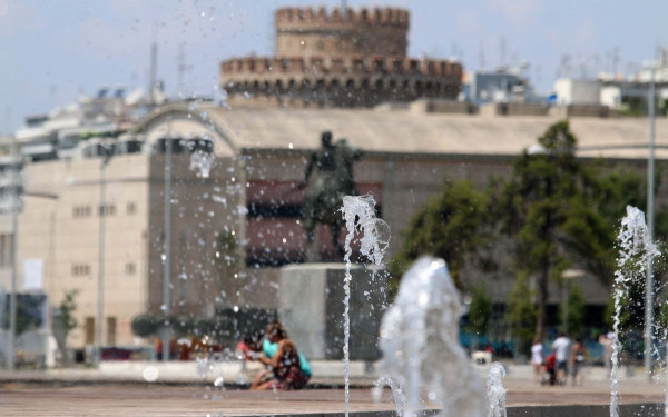 «Βράζει» και σήμερα η χώρα: Μέχρι τους 43 βαθμούς το θερμόμετρο - Αποπνικτικό κοκτέιλ ζέστης και αφρικανικής σκόνης