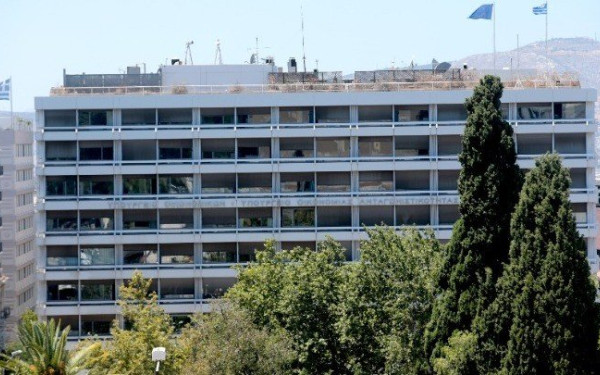 Αλλαγές στη Golden Visa: Οι προσδοκίες του υπουργείου Οικονομικών και η παγίδα της «φούσκας»