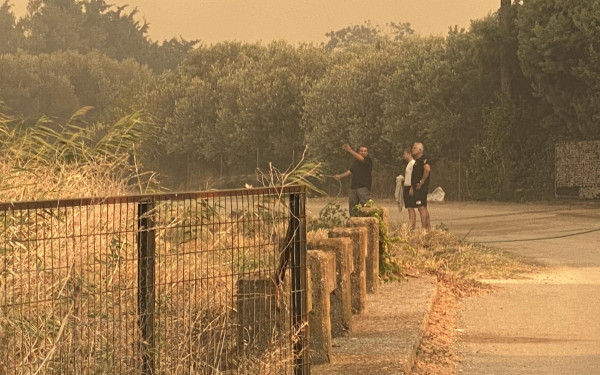 ﻿Αλεξανδρούπολη: Ανεξέλεγκτη η πυρκαγιά- Mαίνεται η φωτιά, λόγω των ισχυρών ανέμων, κάηκαν σπίτια  (βίντεο & φωτ.)