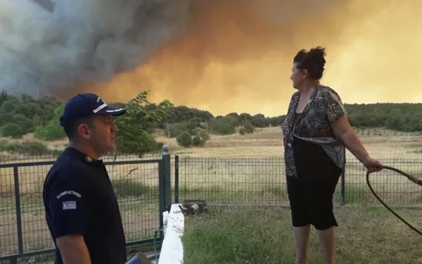 Φωτιά στην Αλεξανδρούπολη: Δύσκολη νύχτα με ριπές ανέμου που αναμένεται να φτάσουν τα 7-8 μποφόρ (βίντεο)
