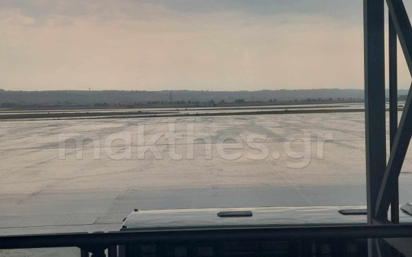 Μπουρίνι στη Θεσσαλονίκη: Πλημμύρισε το αεροδρόμιο - Δεν μπορούν να προσγειωθούν τα αεροπλάνα 