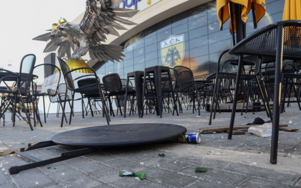 «Σε κρίσιμη κατάσταση και δεύτερος οπαδός» λέει η ΑΕΚ 