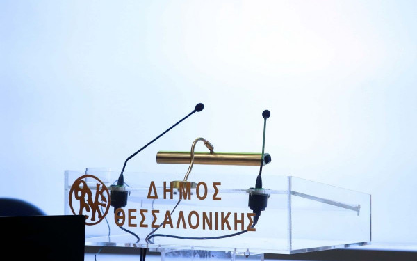 Δήμος Θεσσαλονίκης: Αποχωρήσεις, μεταγραφές και... συγκολλήσεις στην τελική ευθεία των εκλογών