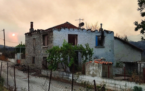 Μεγάλη αναζωπύρωση στον Έβρο: Νέο «112» για εκκένωση της Λεπτοκαρυάς (βίντεο)