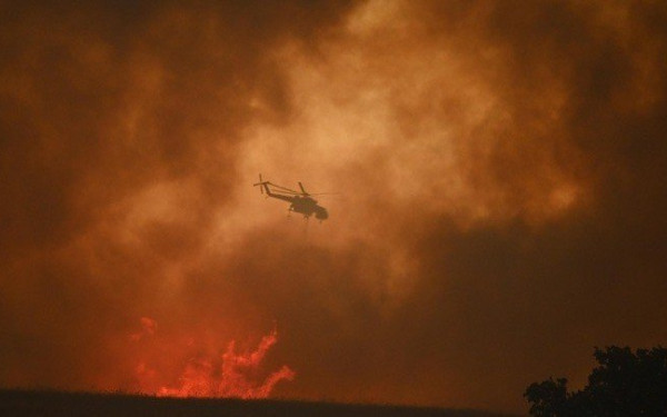 Οι φλόγες καίνε τα πάντα: Αγωνία για αποθήκες πυρομαχικών στην Αλεξανδρούπολη - Η κατάσταση σε Ροδόπη, Καβάλα (βίντεο)