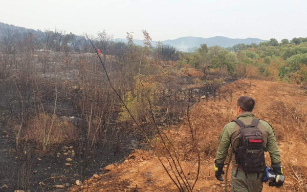 Χανιά: Χωράφι λαμπάδιασε από δυναμιτάκια που πέταξαν παιδιά