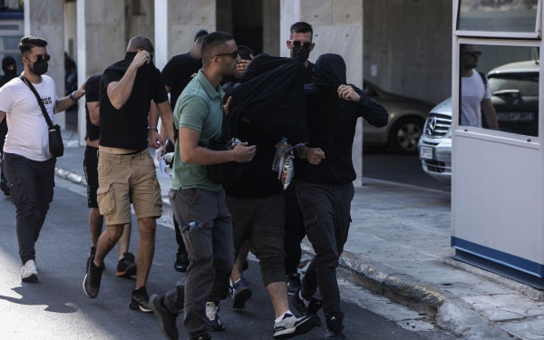 Νέα Φιλαδέλφεια: Στη φυλακή και οι 105 κατηγορούμενοι για τη δολοφονική επίθεση