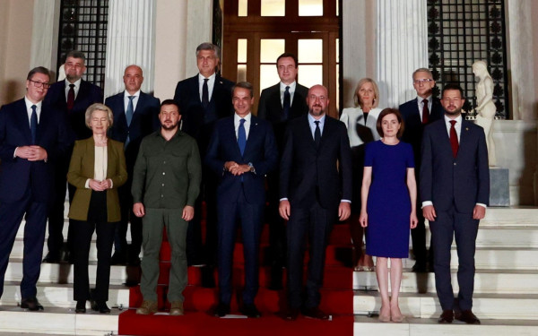 Το δείπνο Μητσοτάκη στους ηγέτες - Η διακήρυξη της Αθήνας και η οικογενειακή φωτογραφία