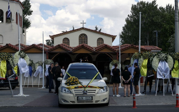 «Που σε πηγαίνουν παιδάκι μου» - Ράγισε και τις πέτρες ο σπαραγμός της μητέρας του Μιχάλη Κατσουρή (φωτ.)