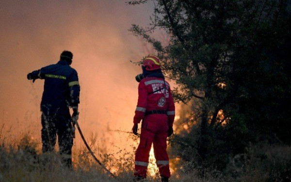 Αναζωπύρωση και στο μέτωπο της Πάρνηθας