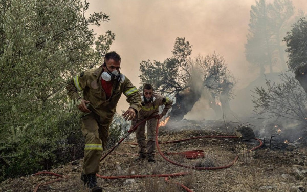 Φωτιά κοντά στο Άνω Σχολάρι στη Θεσσαλονίκη 