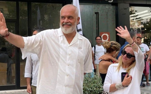 Ιταλία: Η Μελόνι στην Αλβανία για να επισκεφθεί περιοχές όπου θα δημιουργηθούν κέντρα για αιτούντες άσυλο