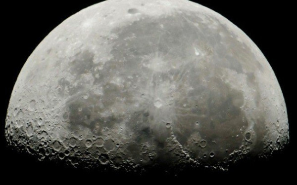 NASA: Δύο φαράγγια σαν το Γκραν Κάνιον σχηματίστηκαν στο φεγγάρι από πρόσκρουση αστεροειδή