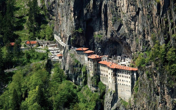 Παναγία Σουμελά: «Τουρκικά παιχνίδια» με τον εορτασμό του Δεκαπενταύγουστου στην ιστορική μονή