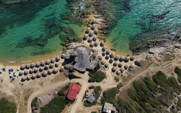 Αυτοψία της «ΜτΚ»: Όργιο παραβάσεων στις παραλίες της Χαλκιδικής 