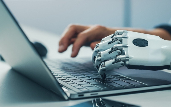 Θεσσαλονίκη: Ποια prompts μπορούν να δίνουν οι εκπαιδευτικοί στην Τεχνητή Νοημοσύνη για να διδάξουν επιχειρηματικότητα στα παιδιά;