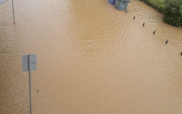 Καρδίτσα: Εγκλωβίστηκαν και οι στρατιώτες που πήγαν να απεγκλωβίσουν τους 100 στον Βλοχό  - Νέο μήνυμα του 112 (βίντεο)