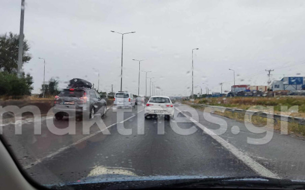 Θεσσαλονίκη: Με χαμηλές ταχύτητες στην Μουδανίων (φωτ.)