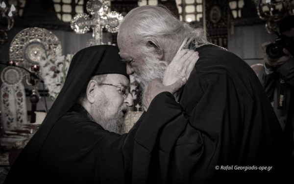 Θεσσαλονίκη: Φορτισμένο το «αντίο» στον απερχόμενο μητροπολίτη Άνθιμο - «Ύμνοι» Κωνσταντινίδη, Τζιτζικώστα, Ζέρβα για το έργο του (φωτ.)