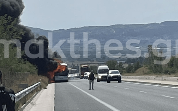 Θεσσαλονίκη: Φωτιά σε λεωφορείο των ΚΤΕΛ με 27 επιβάτες (βίντεο, φωτ.)