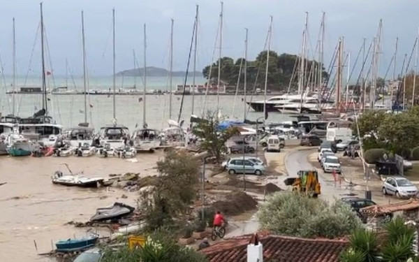 Κακοκαιρία «Daniel» - Σκιάθος: «Εξαφανίστηκε» το λιμάνι - Ταλαιπωρία για επιβάτες πλοίου και τουρίστες στο αεροδρόμιο (βίντεο)