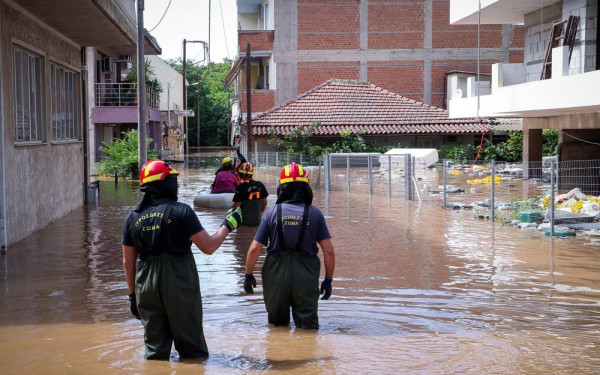 Κακοκαιρία Daniel: Έξι οι αγνοούμενοι, σε δύο μέτωπα οι επιχειρήσεις - Έντονη ανησυχία για τη Λάρισα (βίντεο)