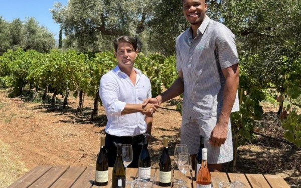 Κίνηση έκπληξη από την οικογένεια Αντετοκούνμπο - Επενδύει στα Ελληνικά Οινοποιεία