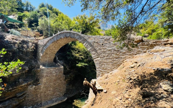 Αποκαταστάθηκε το ιστορικό πέτρινο γεφύρι «Καμάρα» στην Άρτα