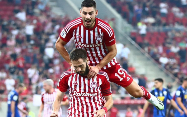 Super League: «Τεσσάρα» και κορυφή για τον φορμαρισμένο Ολυμπιακό