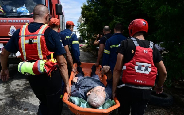 Απίστευτες εικόνες από τους απεγκλωβισμούς κατοίκων στον Παλαμά (φωτ.) 