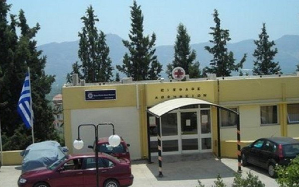 Κρήτη: Άγριο ξύλο στο Κέντρο Υγείας Μοιρών: Σφυριά, καδρόνια, σπρέι πιπεριού, τραυματίες και... προσαγωγές