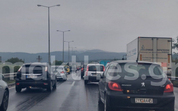 «Φρακαρισμένη» όλη η Θεσσαλονίκη στην κίνηση λόγω της βροχής (βίντεο, φωτ.)