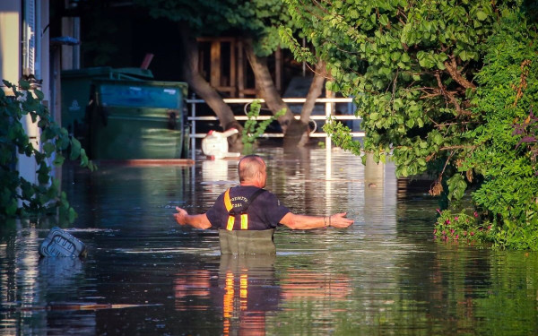Τρίκαλα: 200 άτομα εγκλωβισμένα στην Πηνειάδα - Έκκληση για βοήθεια (βίντεο)
