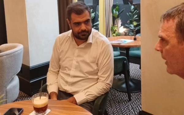 Πρωϊνός καφές με τον Παύλο Μαρινάκη
