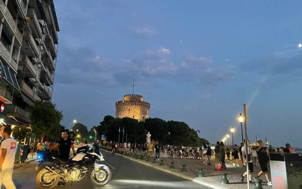 Θεσσαλονίκη: Μπλόκο σε όλο το κέντρο από εκδήλωση οδηγών και μοτοσικλετιστών (βίντεο & φωτ.)