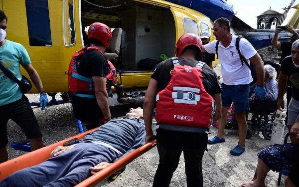 Καρδίτσα: «Βλέπουμε πτώματα στους δρόμους - Δεν έχει έρθει κανείς να μας βοηθήσει» (βίντεο)