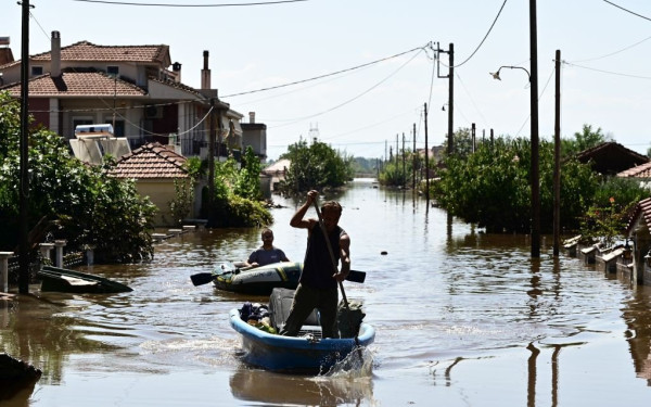 Θεσσαλία: Οι περιφέρειες της χώρας στέλνουν 6.000 μερίδες φαγητού στους πλημμυροπαθείς