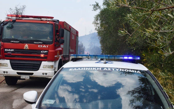 Σοκ στην Ελευσίνα: Έβαλε φωτιά στο σπίτι του και αυτοκτόνησε με καραμπίνα